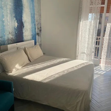 לינה וארוחת בוקר Bluceleste Centro 3*